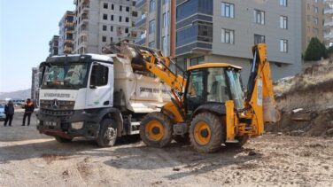 Büyükşehir Belediyesi, Fevzi Çakmak Bulvarı’nda Sıcak Asfalt Hazırlıklarına Başladı